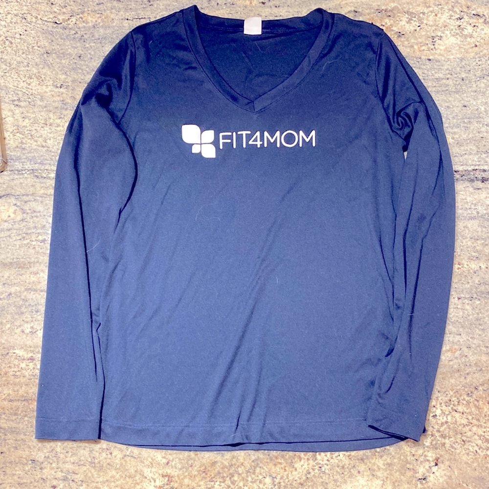 Size small FIT4MOM tech long sleeve, preowned in excellent condition